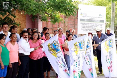 Dan banderazo para inicio de pavimentación