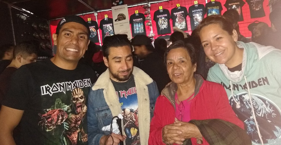 Mamá narra concierto de Iron Maiden para su hijo ciego