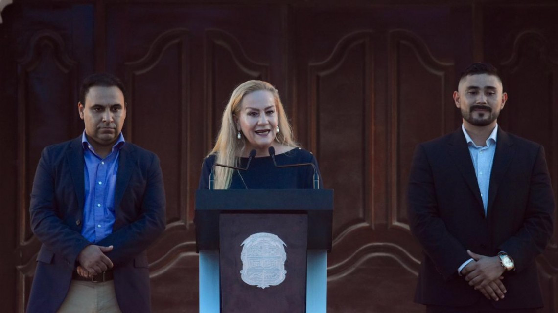 Festeja Alma Laura Amparán a quinceañeras en el sector Miramar