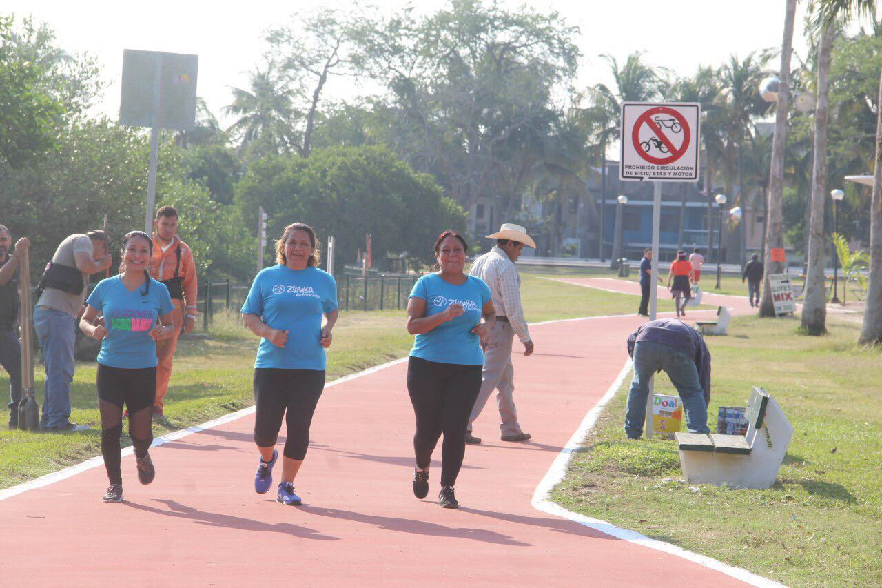 Inaugura Magdalena Peraza pista de trote en la laguna del carpintero 