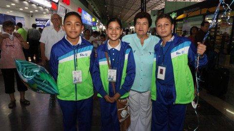 Recibe Alcaldesa a ganadores de Olimpiada del Conocimiento