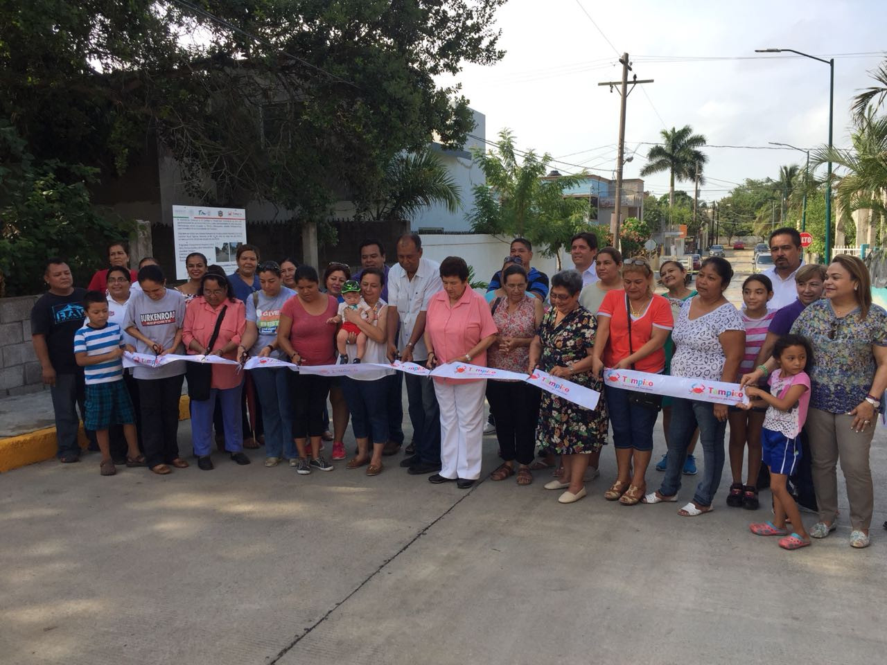 Entregan una calle más en la colonia Petroquímicas