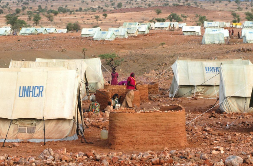 Hallan los restos de 27 migrantes en el desierto de Chad