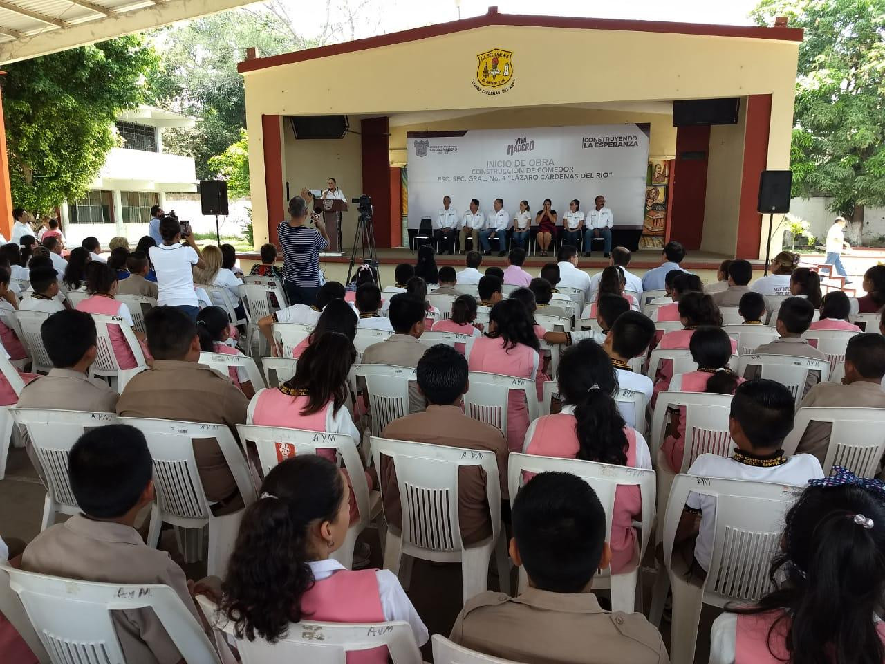 Reafirma Adrián Oseguera apoyo al sector educativo