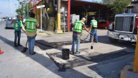 Recuperan vialidades con bacheo y rehabilitación de pavimentos