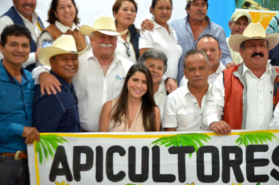 Jóvenes, nueva generación de apicultores