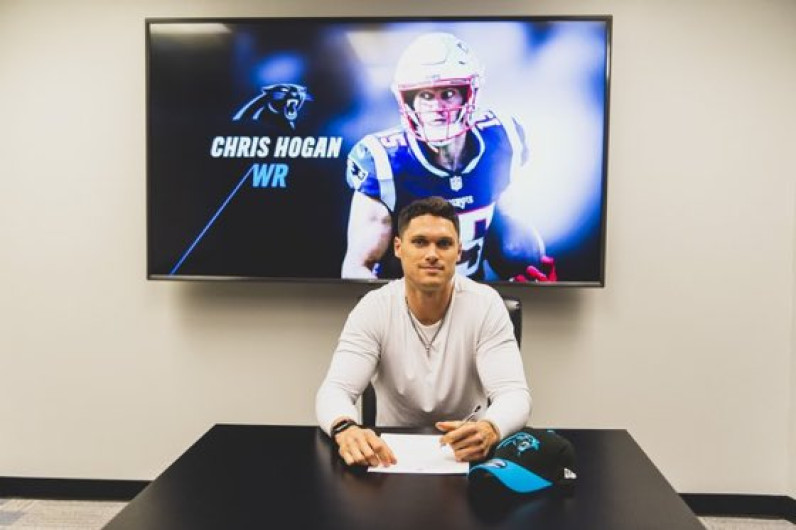 Panteras de Carolina firma al receptor Chris Hogan por un año