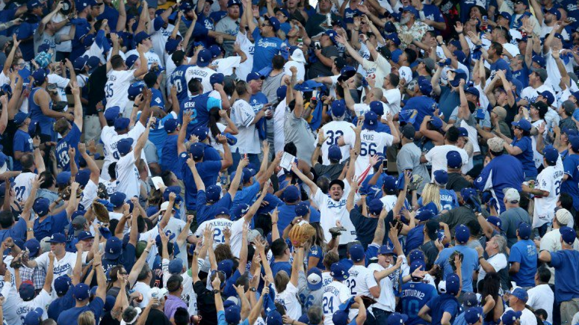 Sólido pitcheo de Kershaw da victoria a Dodgers