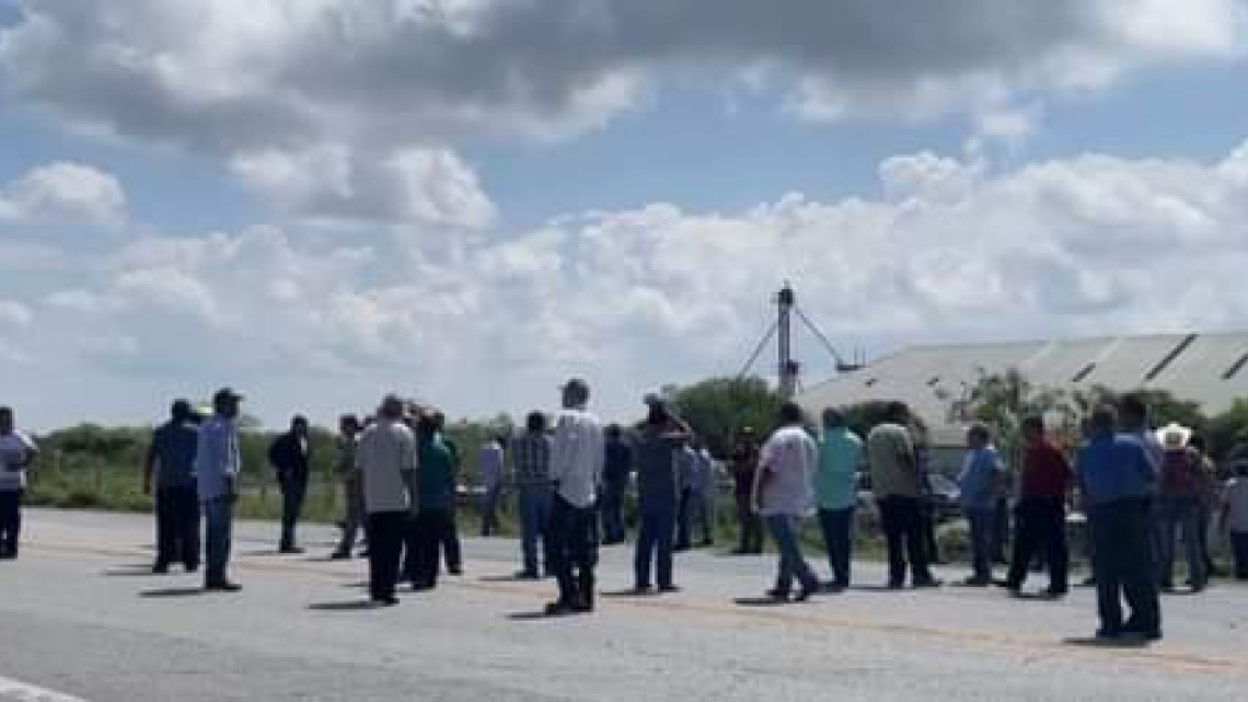 Vuelven los bloqueos de sorgueros en la carretera Matamoros-Victoria