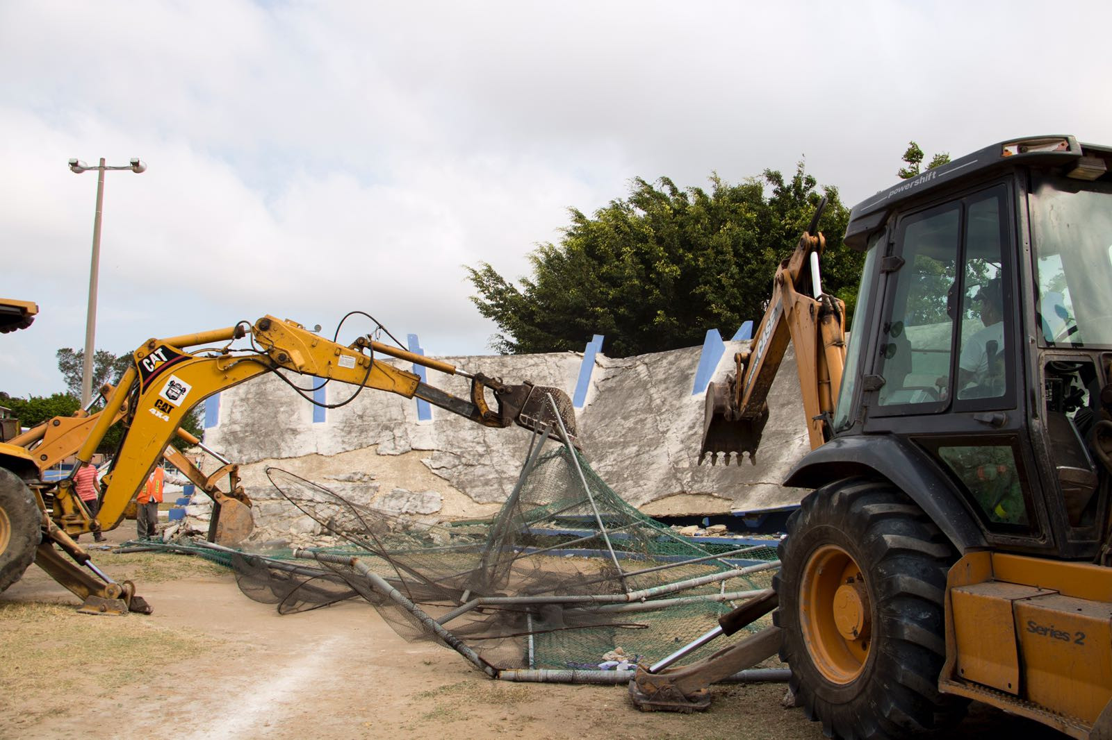 Municipio atiende colapso de gradas en instalaciones deportivas