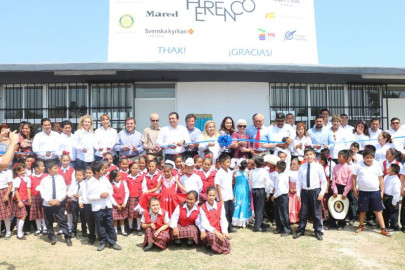 Entrega Ayuntamiento nuevas aulas a escuela