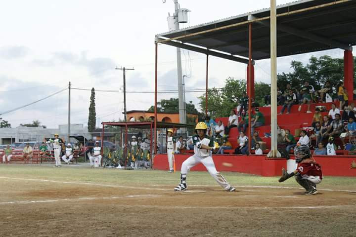 Juegan final de Torneo Distrital de Béisbol