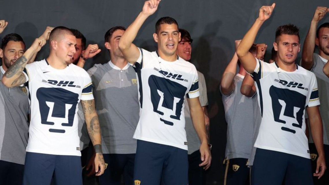 Pumas presenta nueva indumentaria
