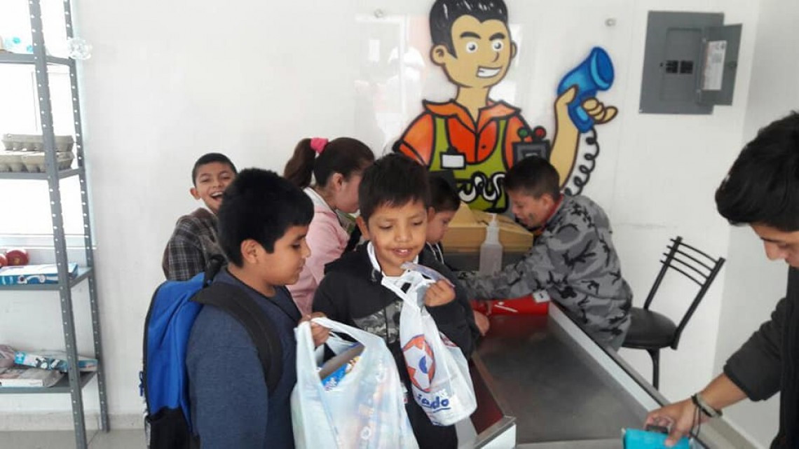 Visitan pequeños "Ciudad de las Familias Felíces"