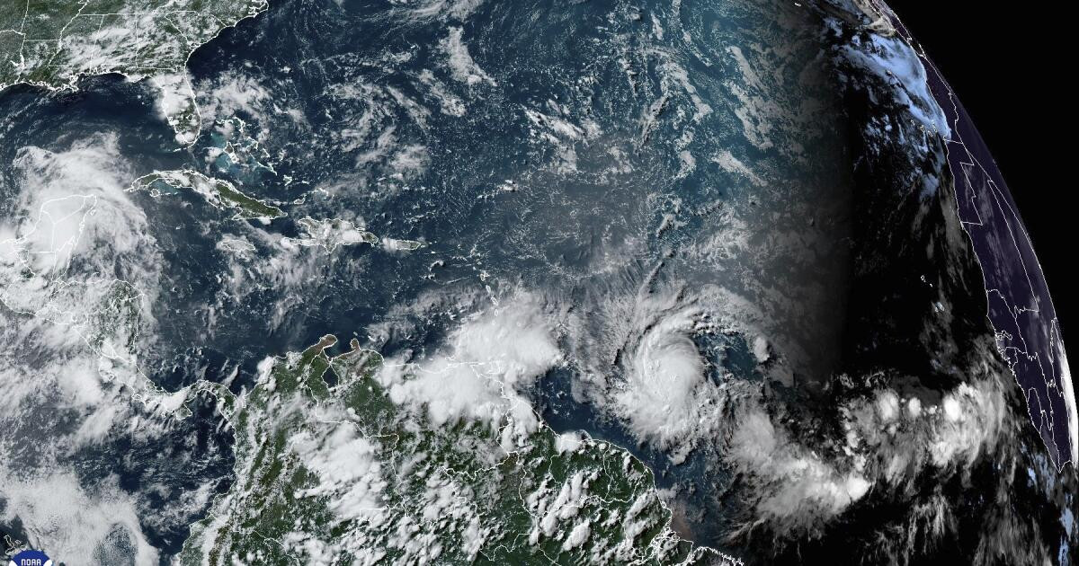 Huracán Beryl azota el sureste del Caribe como una poderosa tormenta de categoría 4