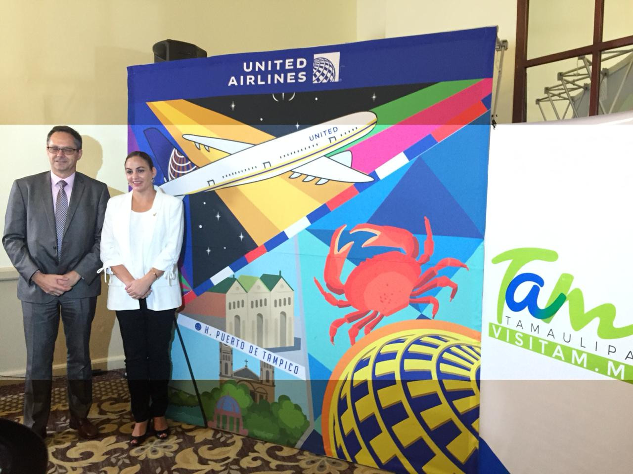 Con un mural cultural conmemoran 20 años de la ruta aérea Tampico - Houston