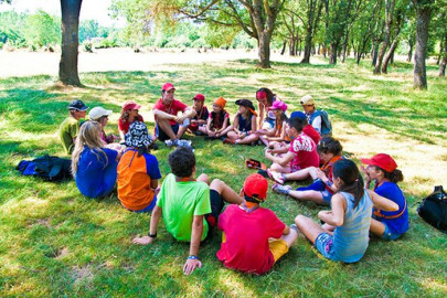 Cientos de niños en Georgia contrajeron COVID-19 en campamento de verano 