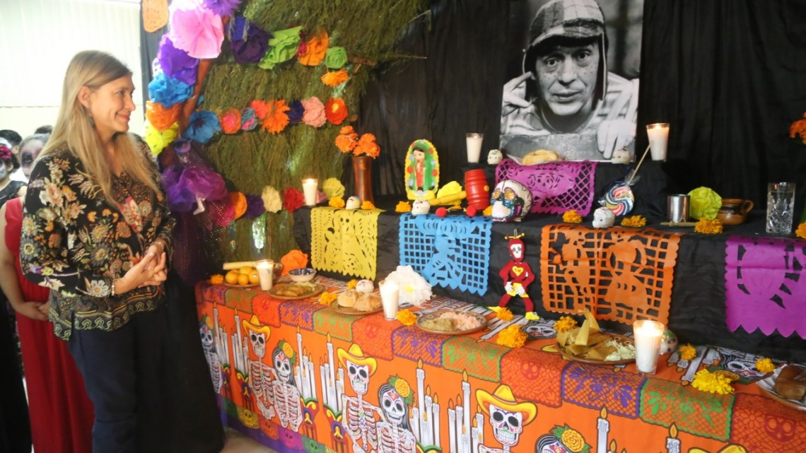 Alumnos participan en celebración del día de muertos