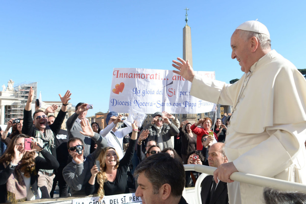 Papa Francisco llega al cuarto año con alta popularidad y críticas