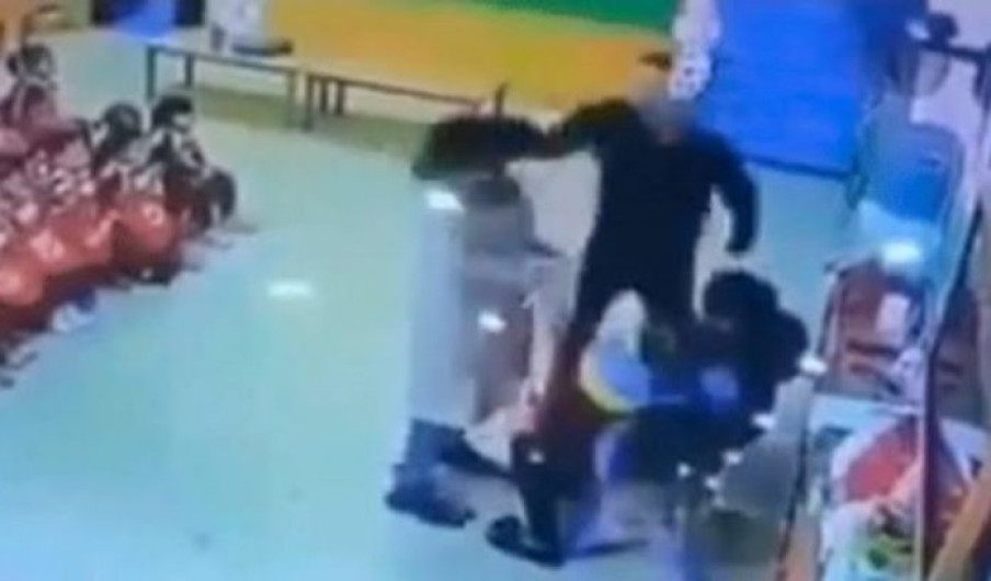 Maestra es golpeada por padre de alumna, esta era golpeada por la educadora