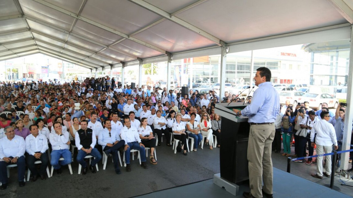 Gobernador pone en marcha obras de infraestructura vial