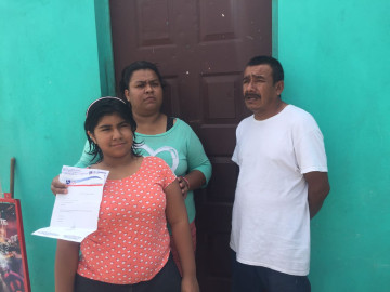 Piden apoyo para comprar prótesis para Luz