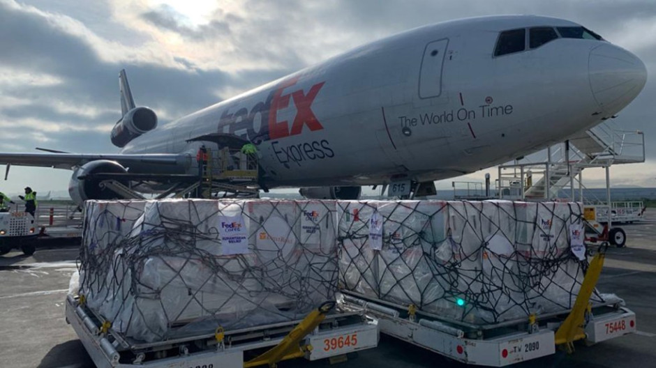 Recibe México 1.75 millones de vacunas de Moderna donanas por EU