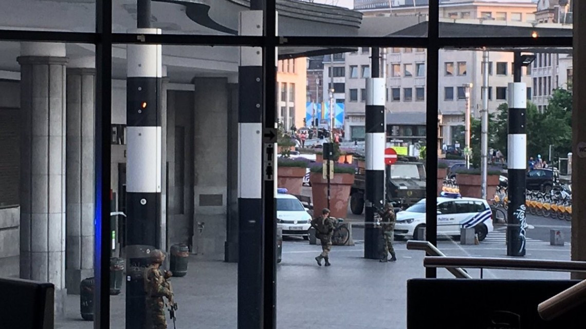 Alerta de bomba en Bruselas; abaten a sospechoso con explosivo 