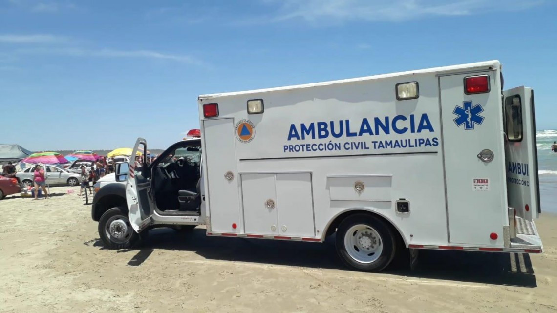 Pronto rescate acuático salva vida a dos jóvenes bañistas en Playa Tesoro