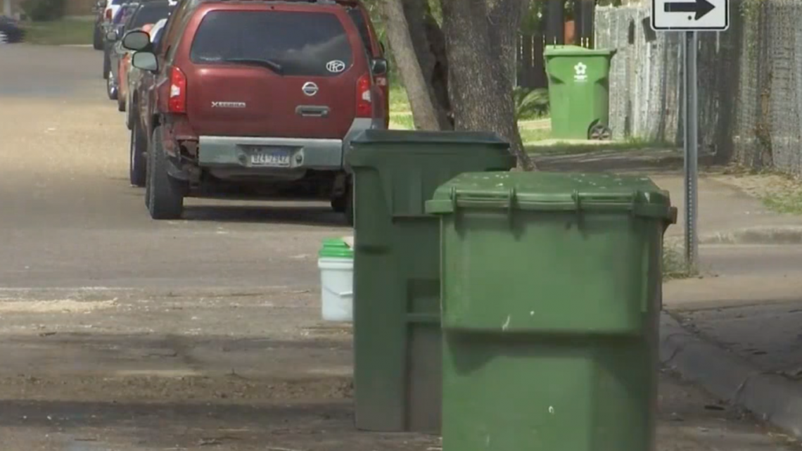 Prohiben en Brownsville cobrar estacionamiento en via publica
