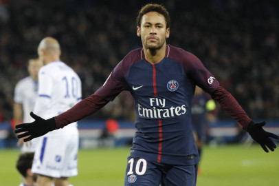 Neymar viaja de urgencia a Brasil