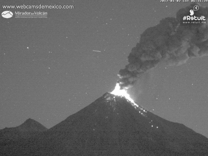Se registra exhalación de más de mil 800 metros de altura en volcán de Colima