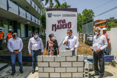 Cumple Alcalde su compromiso con la Educación