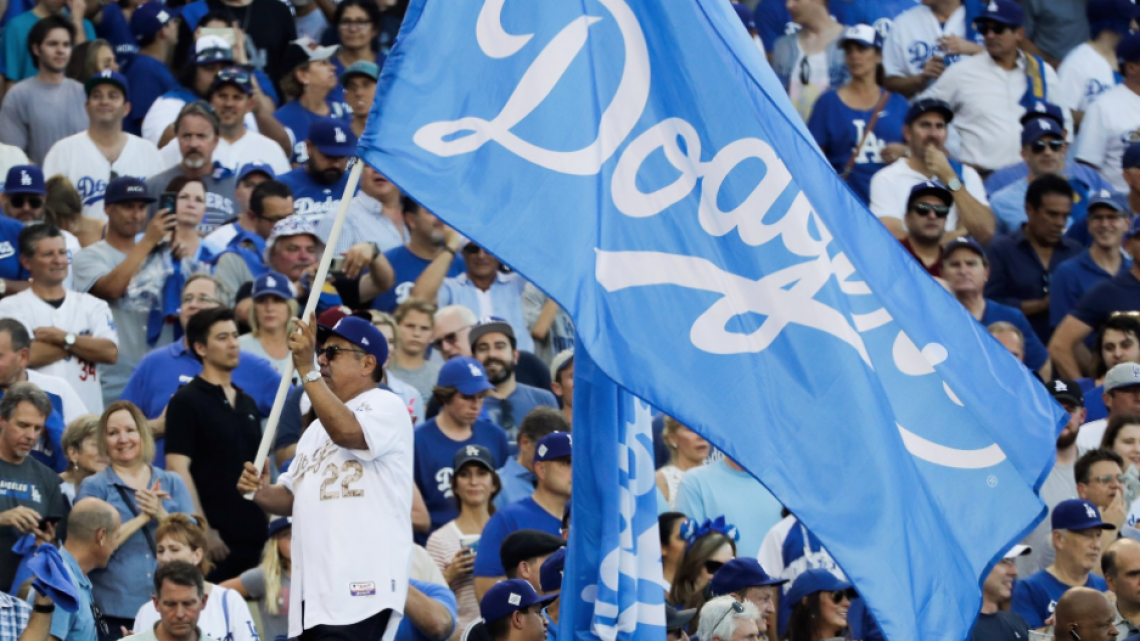 Sólido pitcheo de Kershaw da victoria a Dodgers