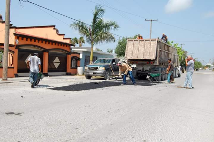 Realizan trabajos de bacheo