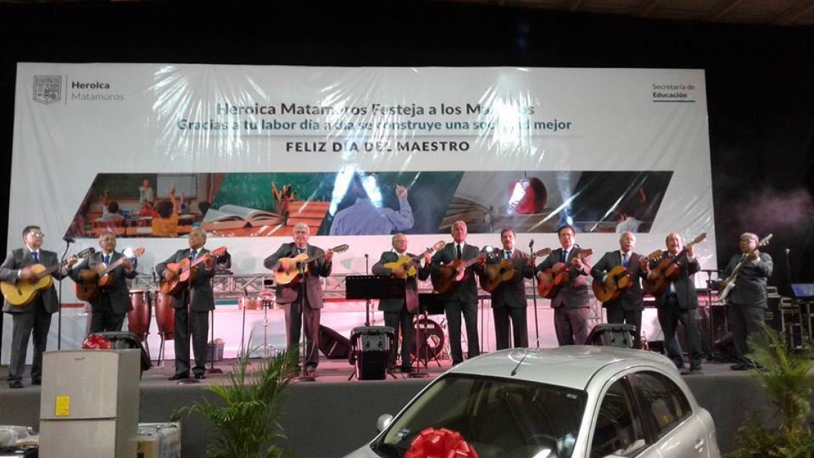 Ayuntamiento celebra a maestros de Matamoros 