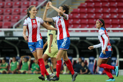 Chivas Femenil golea 4-2 al América
