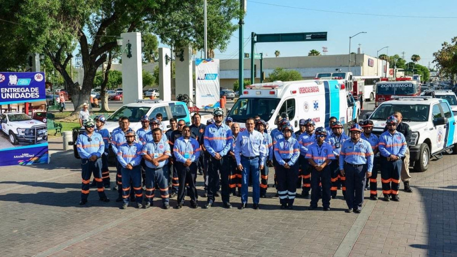 Entregan unidades de rescate y auxilio a PC y Bomberos