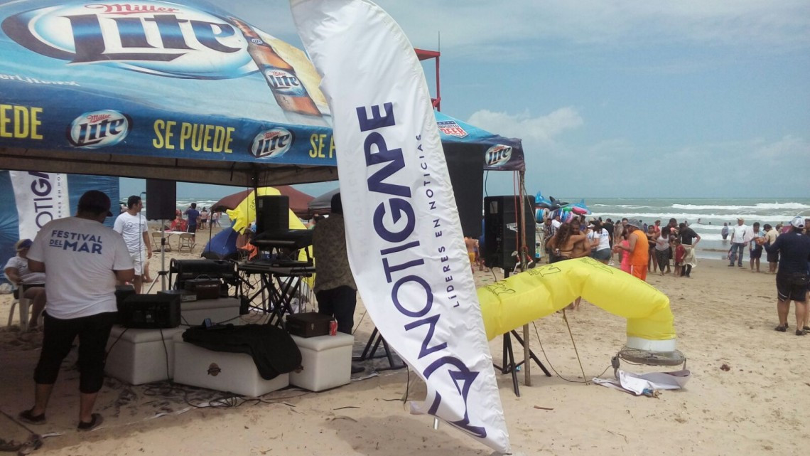 Gran afluencia de visitantes en playa tesoro, en este Viernes Santo.