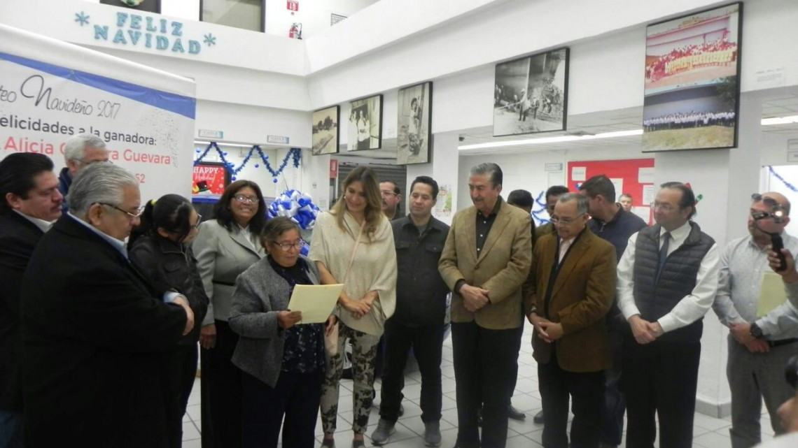 Comapa entrega auto a ganadora de sorteo