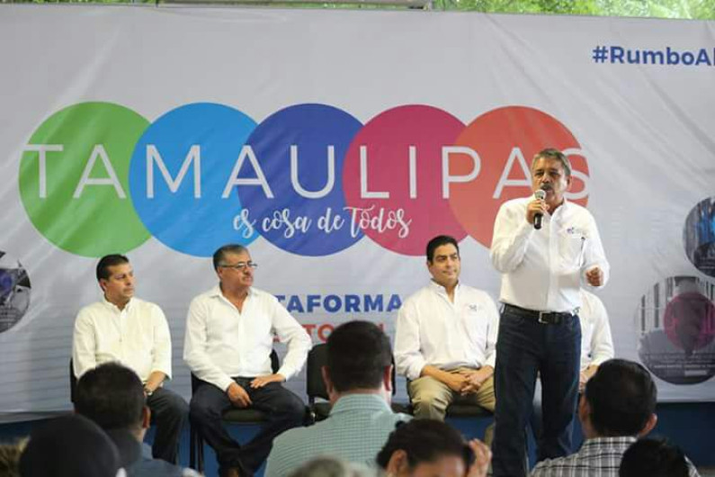 Acuden ciudadanos a foros de consulta del PAN