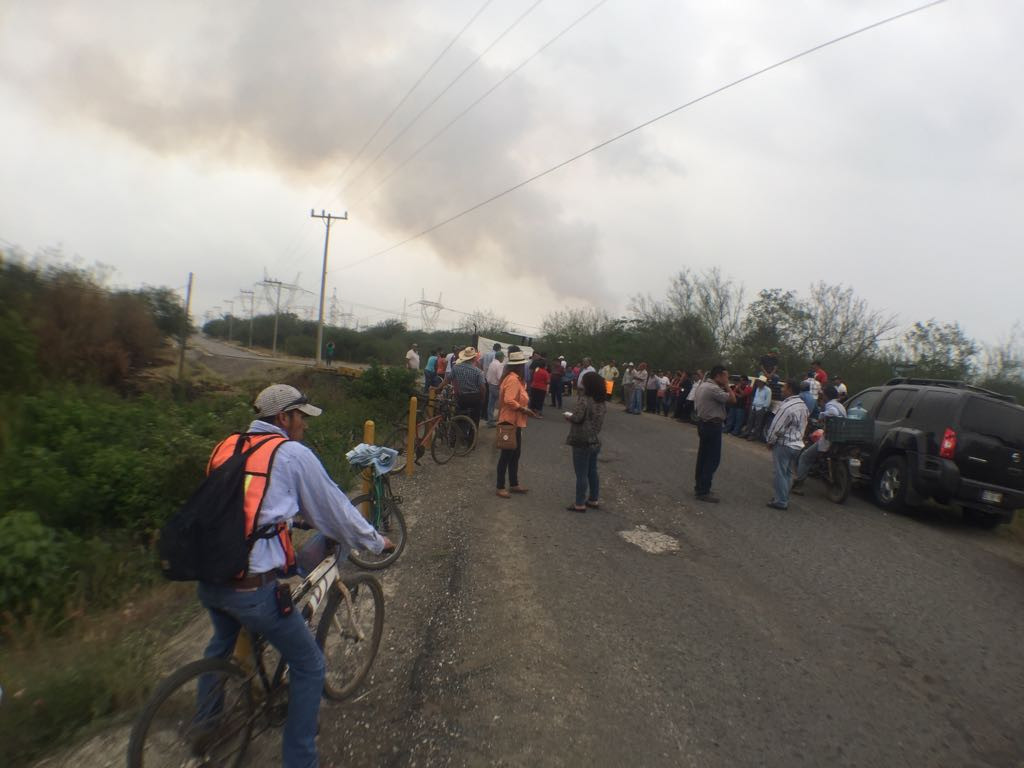 Bloquean acceso a la termoeléctrica de la CFE por presunta contaminación