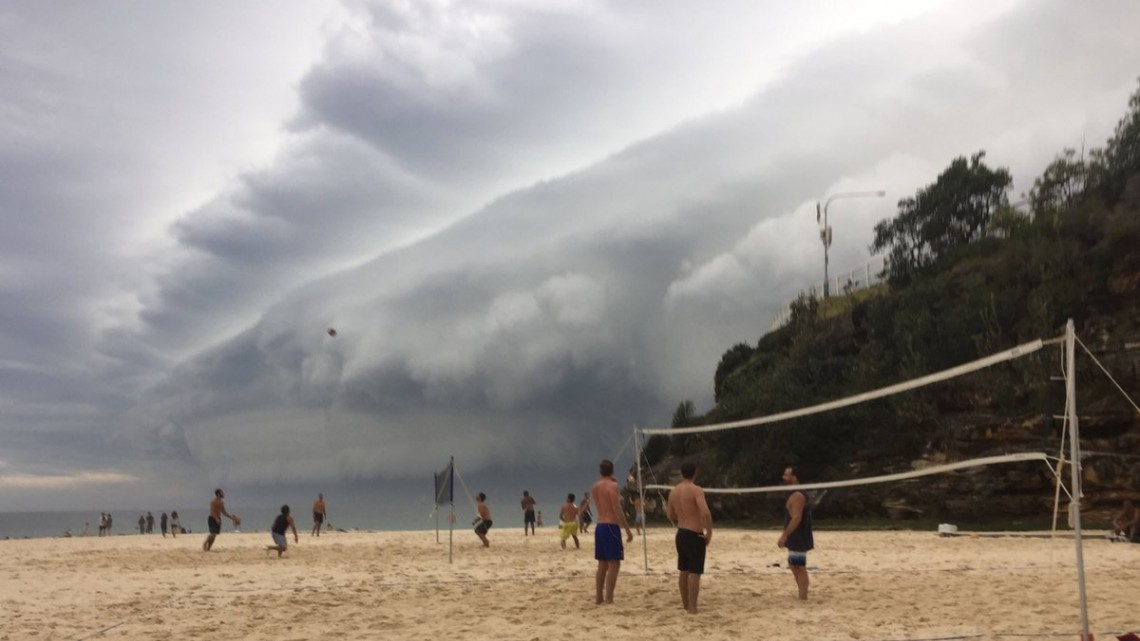 Nube “monstruo” sorprende a Australia