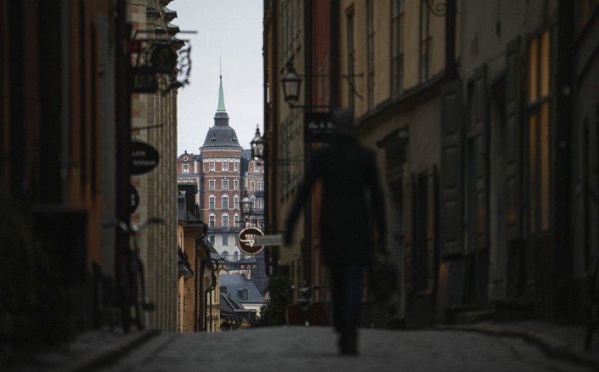 Suecia recomienda usar cubrebocas ante alza de contagios de Covid-19