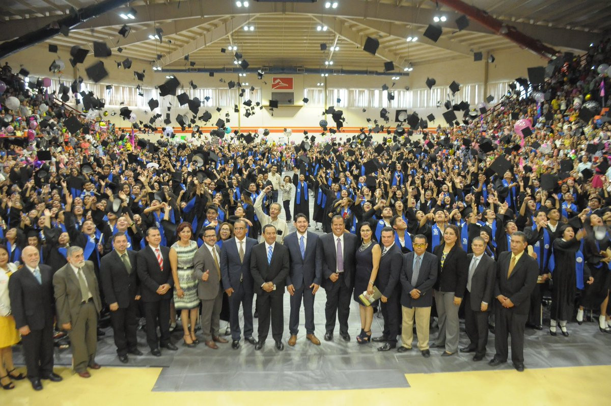 Presidente municipal agradece invitación a graduación