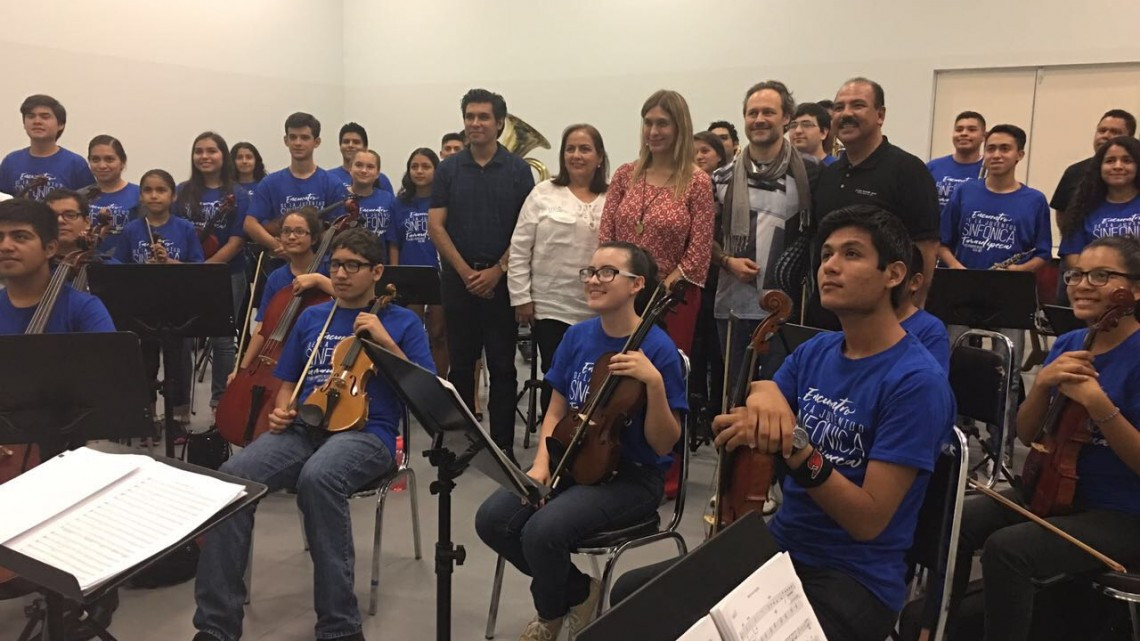 Encuentro Juventud Sinfónica Tamaulipeca recibe felicitación de Maki