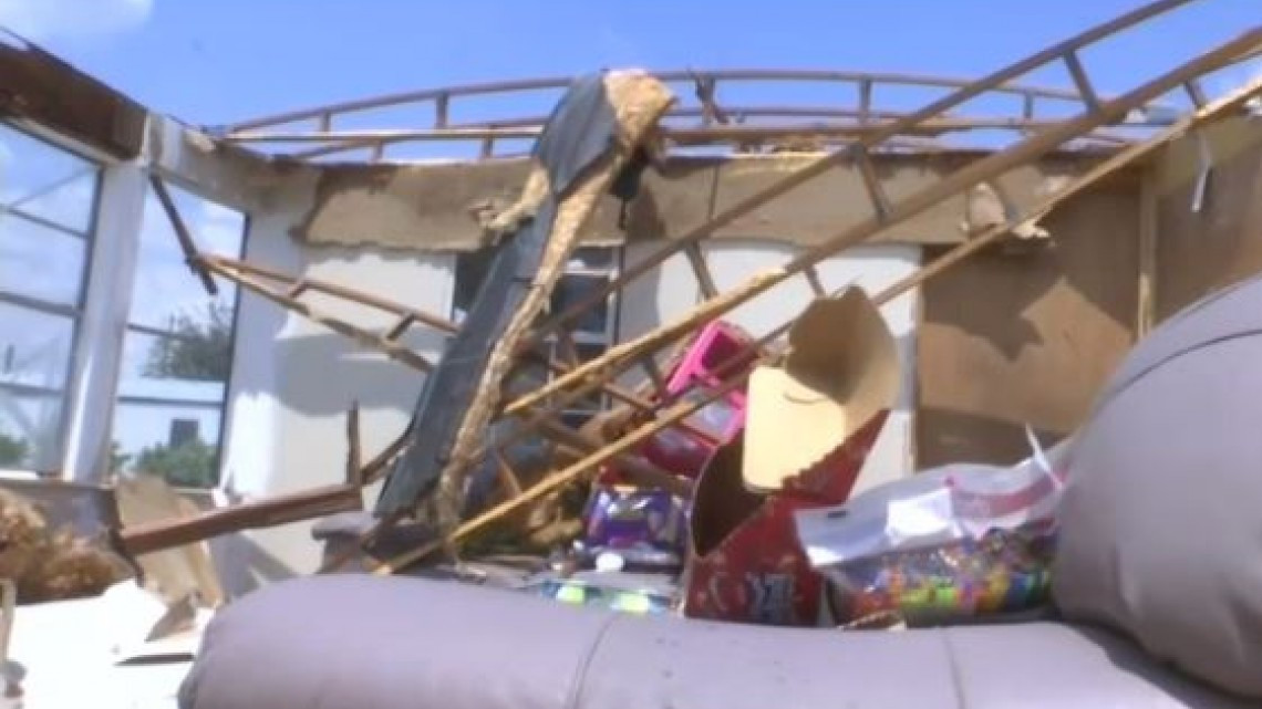 Familia pide ayuda tras perder su hogar