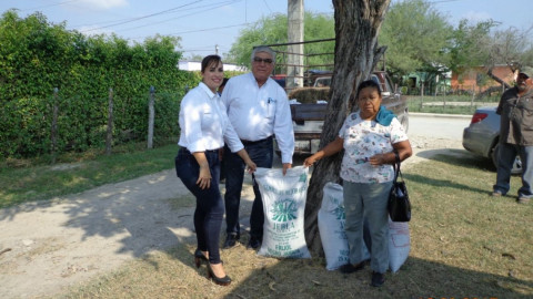 Entregan 10.8 toneladas de semilla de sorgo y frijol en Jiménez