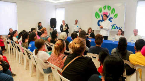 Entrega DIF becas del programa sin límites