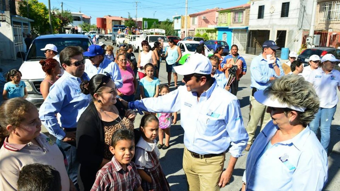 Beneficia alcalde de Nuevo Laredo a vecinos de la colonia Villas del Sol